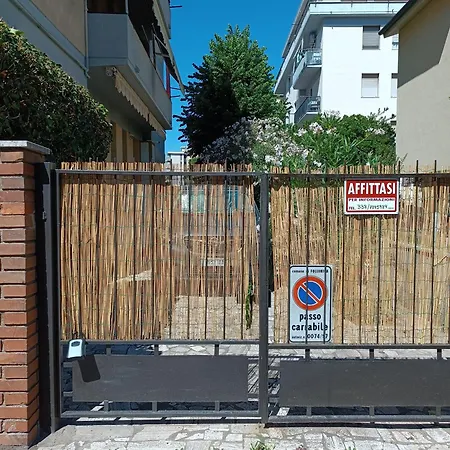 House フォッローニカ